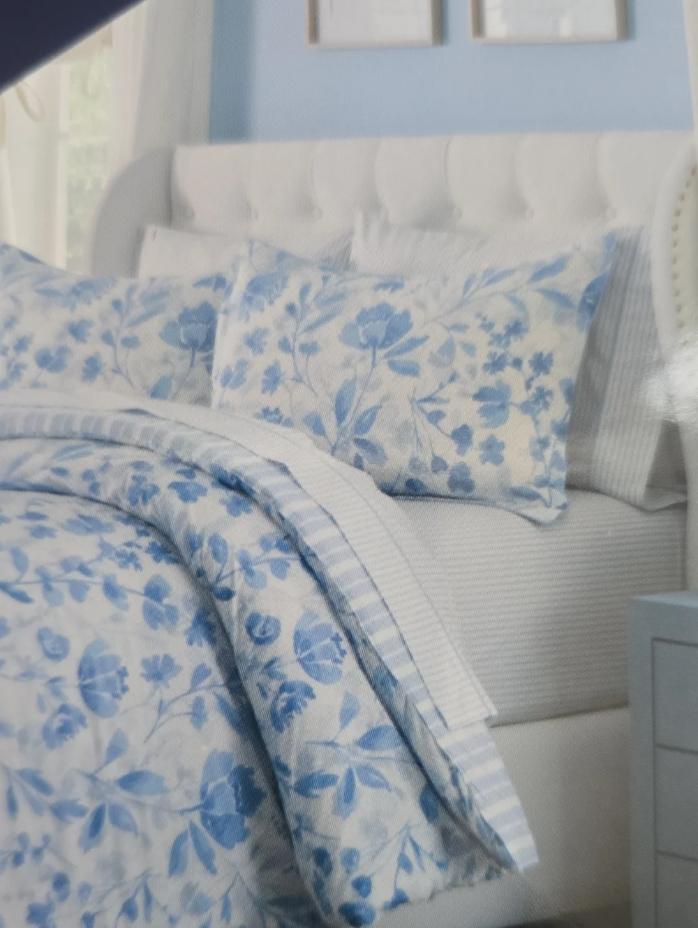 Izod Home Brand Blue Floral Twin Comforter Set